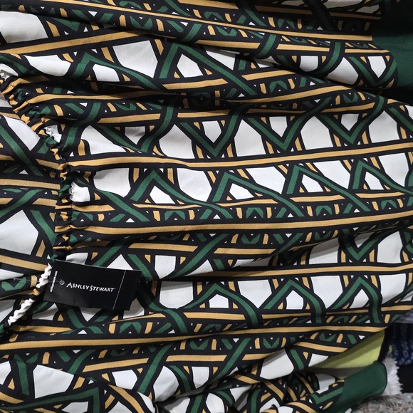 Tops - NWT ASHLEY STEWART  PRINT TOP